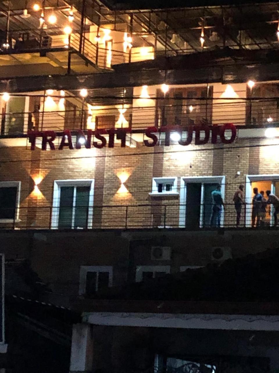 Transit Studio Katunayaka Exteriör bild